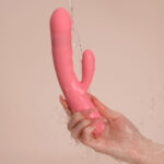 Svakom - Avery Stotende Rabbit Vibrator Roze waterdicht
